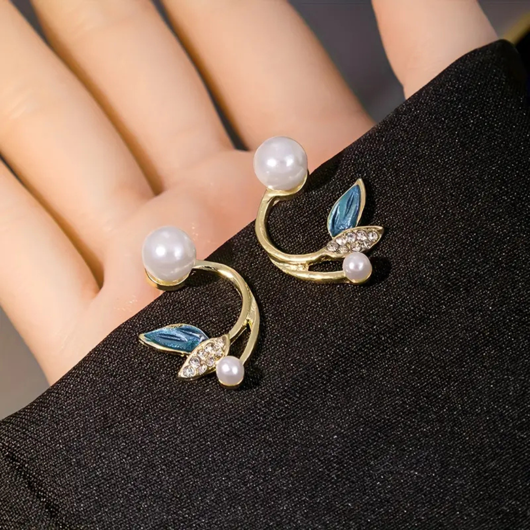 Pretty Leaf Imitation Pearl Design Stud Earrings